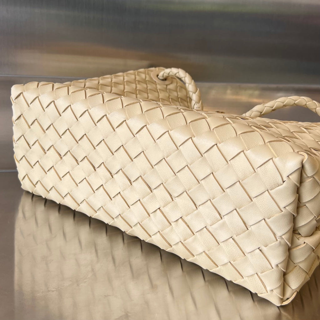 BOTTEGA VENETA MEDIUM ANDIAMO 32CM BEIGE LAMBSKIN