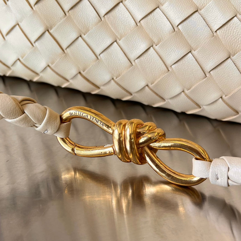 BOTTEGA VENETA MEDIUM ANDIAMO 32CM BEIGE LAMBSKIN