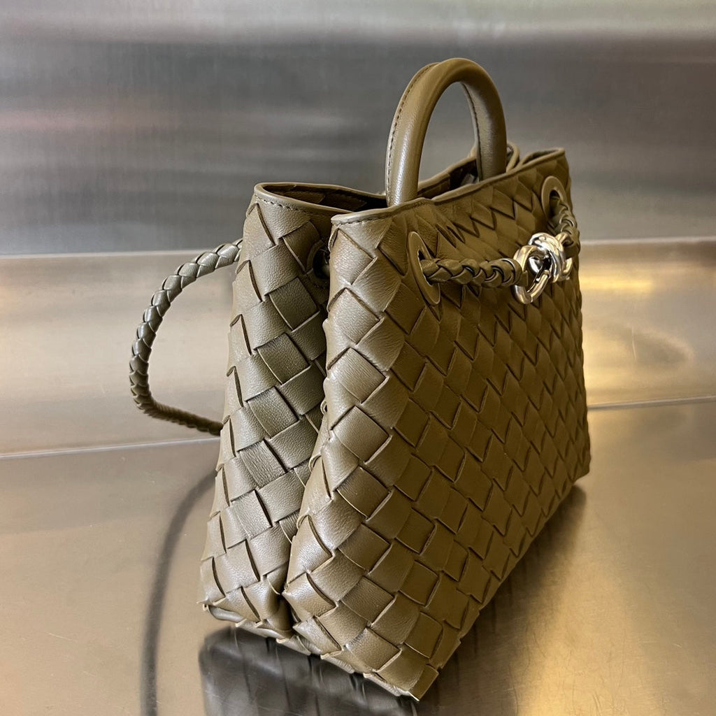 BOTTEGA VENETA SMALL ANDIAMO 25CM DARK OLIVE LAMBSKIN