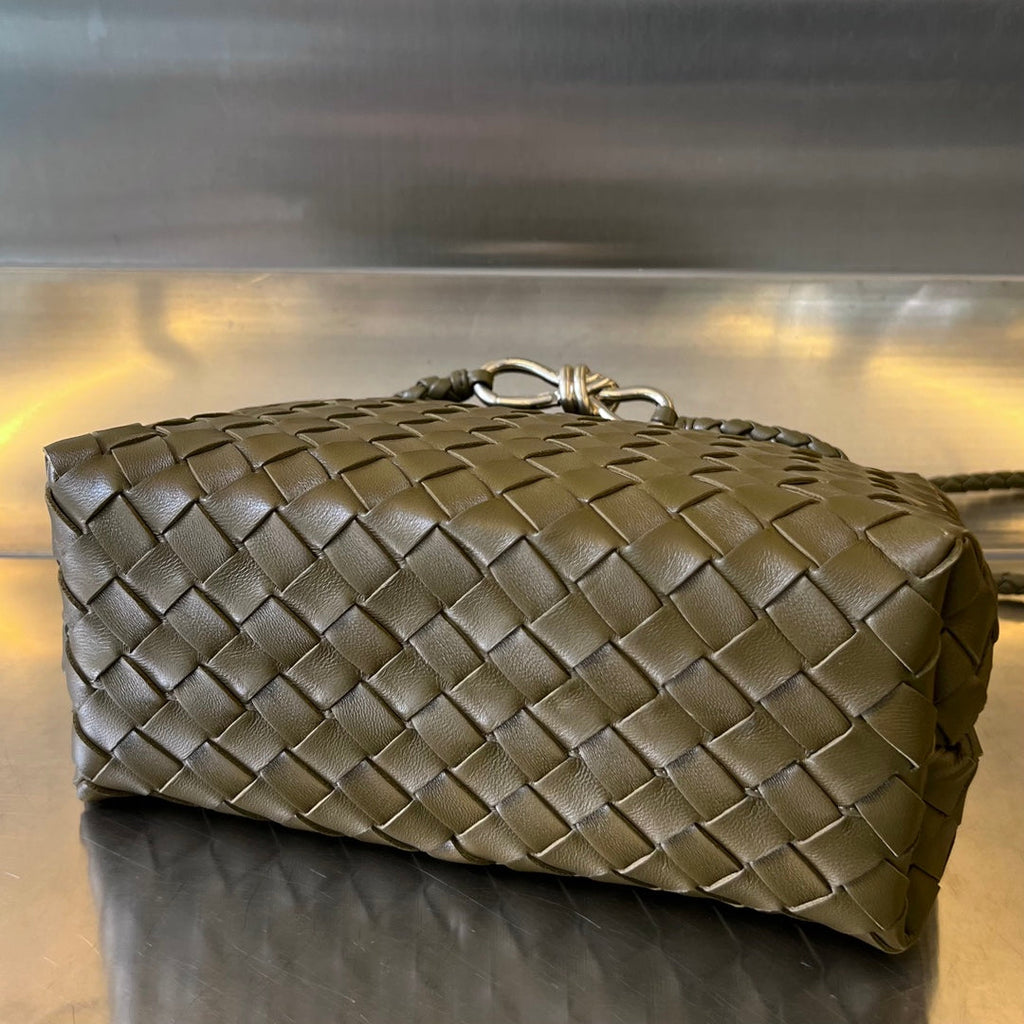 BOTTEGA VENETA SMALL ANDIAMO 25CM DARK OLIVE LAMBSKIN