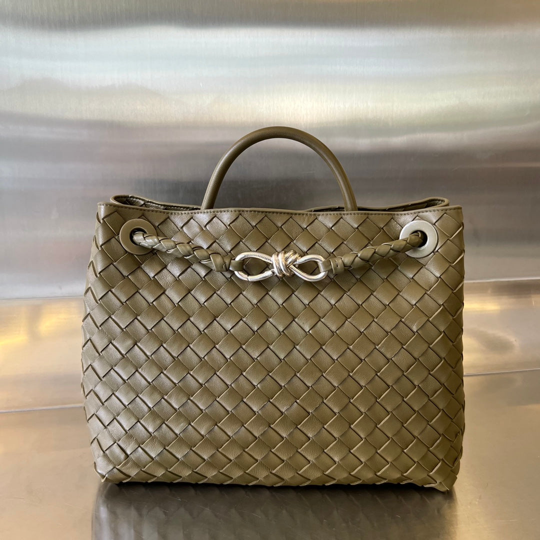 BOTTEGA VENETA MEDIUM ANDIAMO 32CM OLIVE LAMBSKIN
