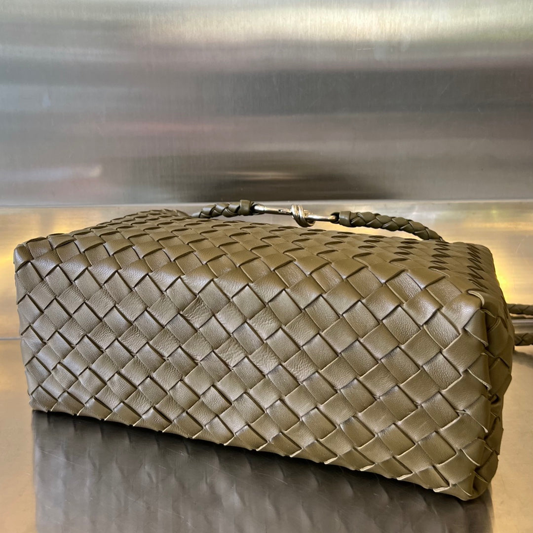 BOTTEGA VENETA MEDIUM ANDIAMO 32CM OLIVE LAMBSKIN