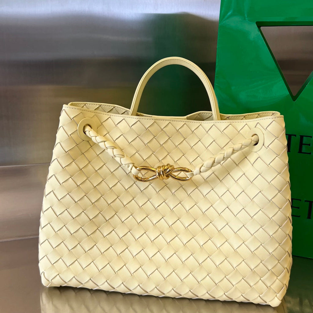 BOTTEGA VENETA MEDIUM ANDIAMO 32CM LIME LAMBSKIN