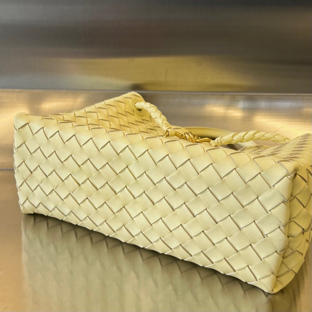 BOTTEGA VENETA MEDIUM ANDIAMO 32CM LIME LAMBSKIN