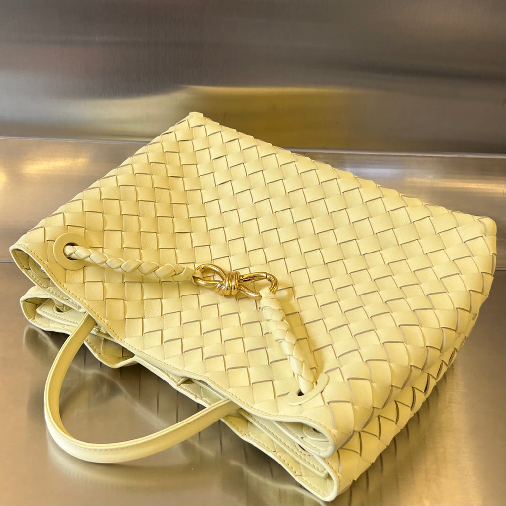 BOTTEGA VENETA MEDIUM ANDIAMO 32CM LIME LAMBSKIN