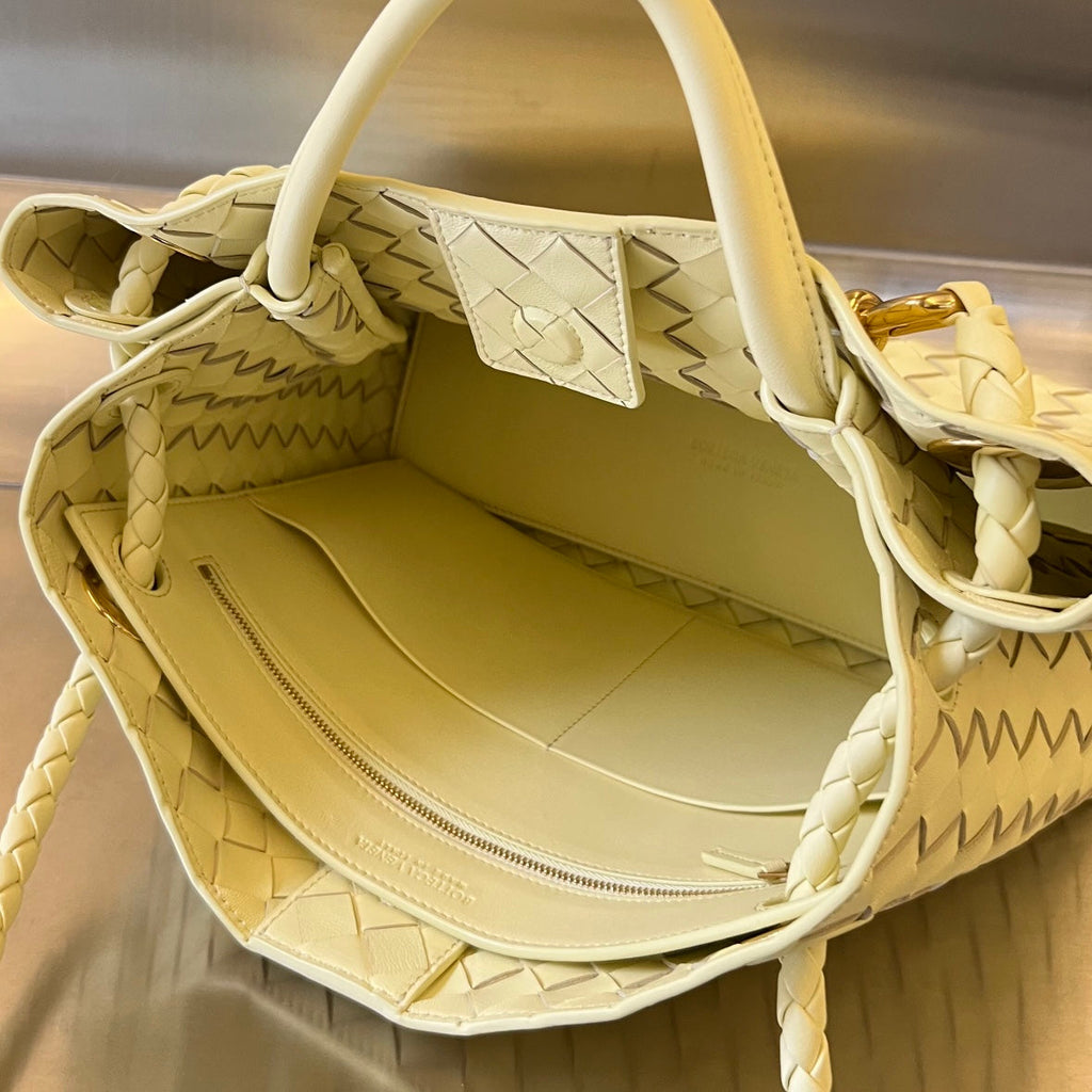 BOTTEGA VENETA MEDIUM ANDIAMO 32CM LIME LAMBSKIN