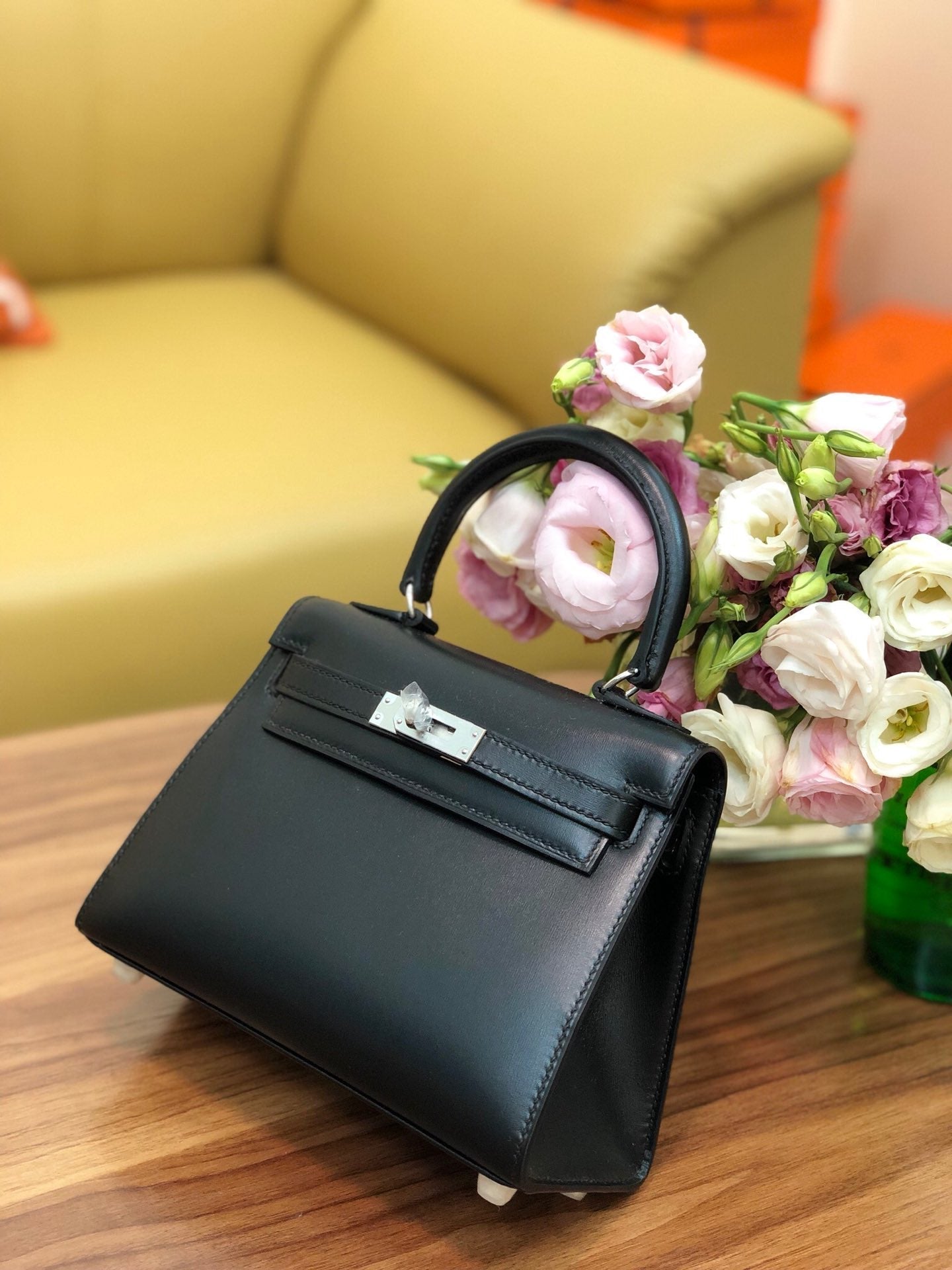 HERMES KELLY MINI 20 BAG IN BLACK SMOOTH CALFSKIN WITH SILVER HARDWARE