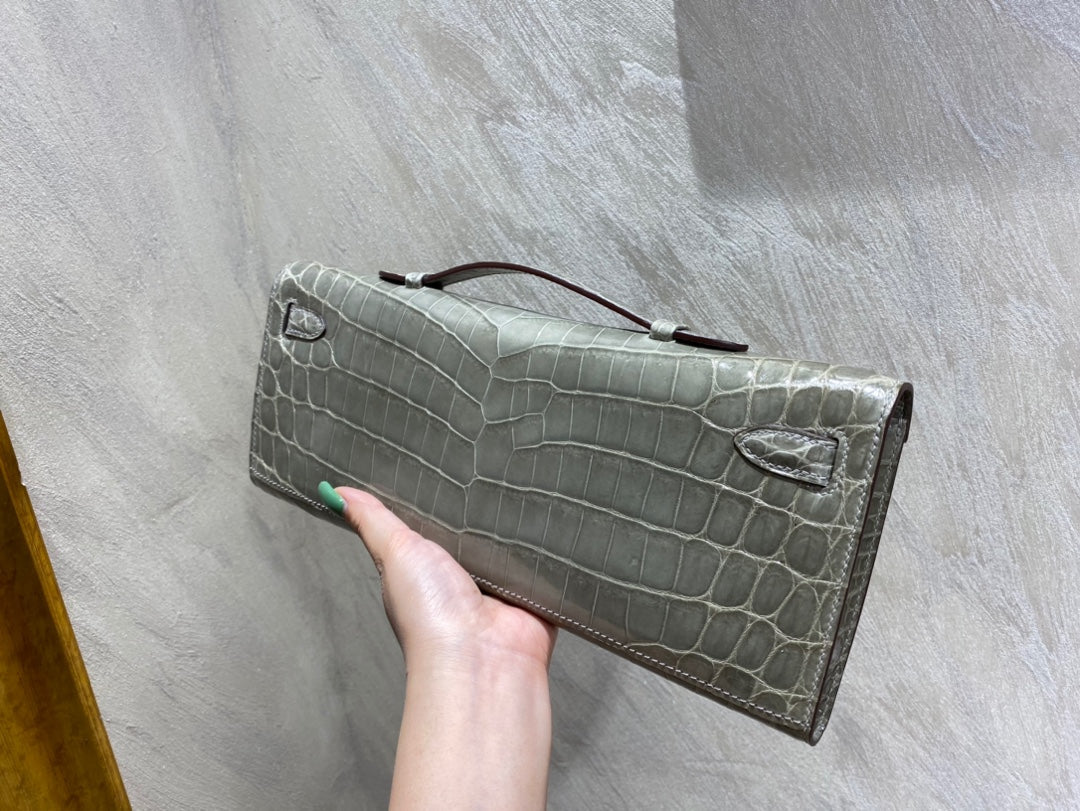 HERMES KELLY CUT 31 IN ASH GRAY SHINNY ALLIGATOR LEATHER WITH SILVER HARDWARE