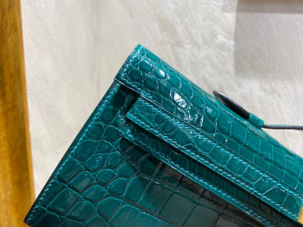 HERMES KELLY CUT 31 IN PINE GREEN SHINNY ALLIGATOR LEATHER WITH GOLD HARDWARE