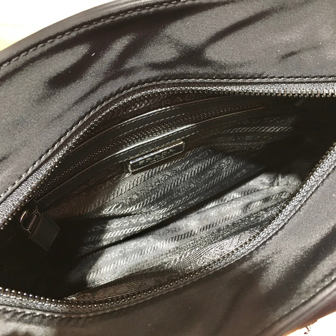 PRADA TRIANGLE LOGO CROSSBODY BAG 25 IN BLACK RE-NYLON AND SAFFIANO LEATHER TRIM
