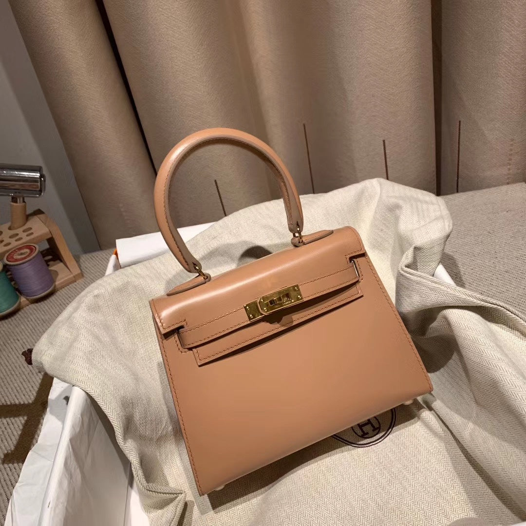 HERMES KELLY MINI 20 BAG IN CORAL PINK SMOOTH CALFSKIN WITH GOLD HARDWARE