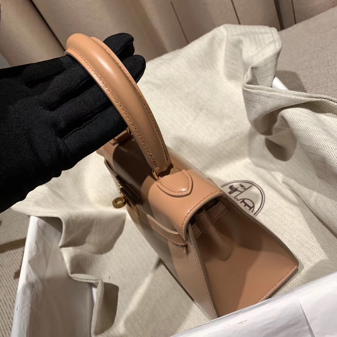 HERMES KELLY MINI 20 BAG IN CORAL PINK SMOOTH CALFSKIN WITH GOLD HARDWARE