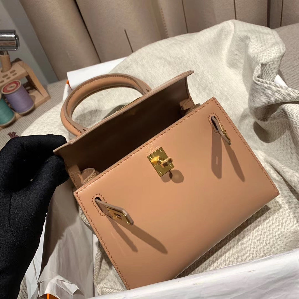 HERMES KELLY MINI 20 BAG IN CORAL PINK SMOOTH CALFSKIN WITH GOLD HARDWARE