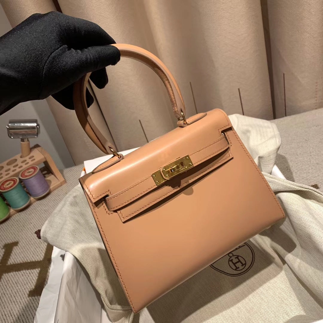 HERMES KELLY MINI 20 BAG IN CORAL PINK SMOOTH CALFSKIN WITH GOLD HARDWARE