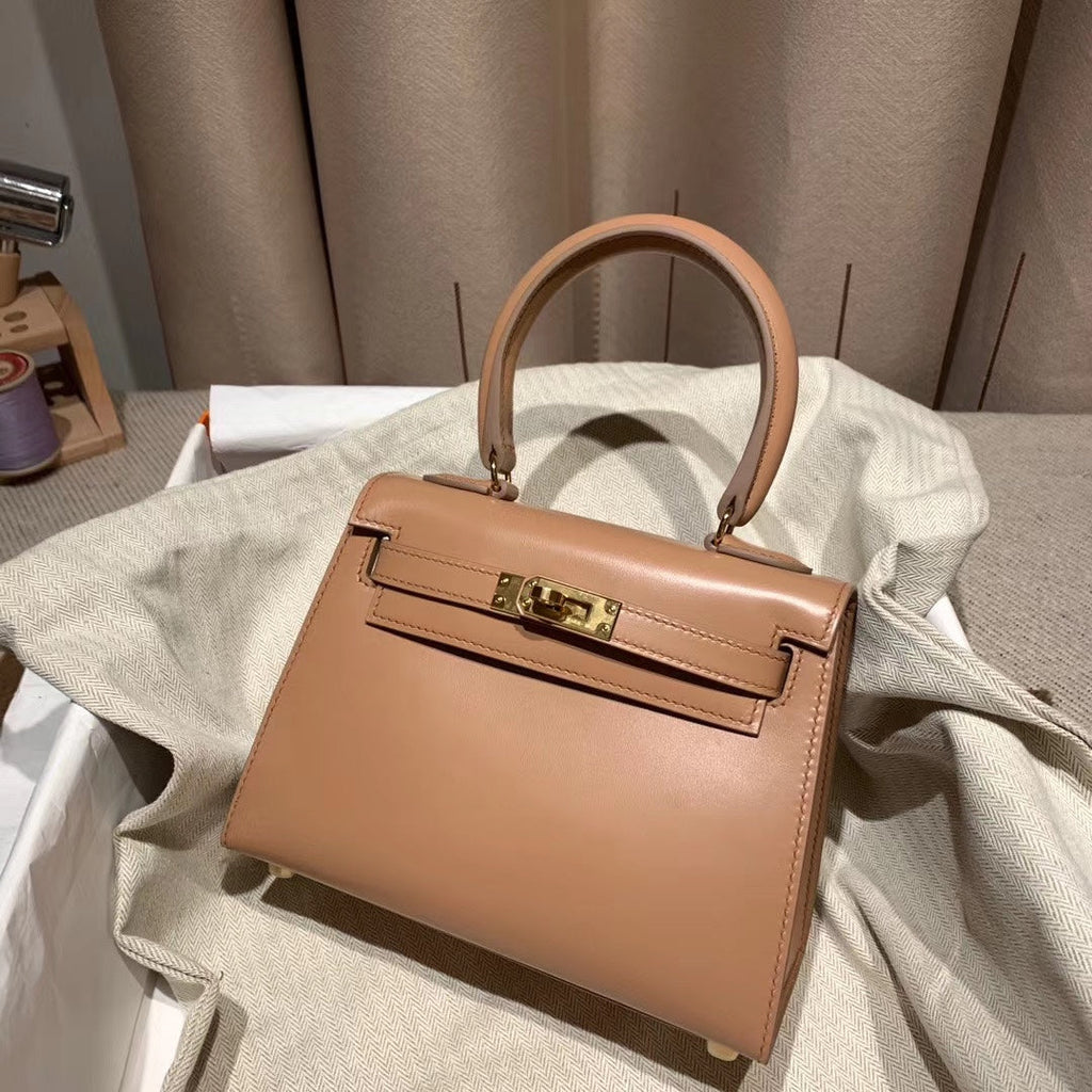 HERMES KELLY MINI 20 BAG IN CORAL PINK SMOOTH CALFSKIN WITH GOLD HARDWARE