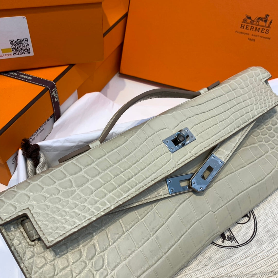 HERMES KELLY CUT 31 IN PEARL GRAY ALLIGATOR LEATHER WITH SILVER HARDWARE