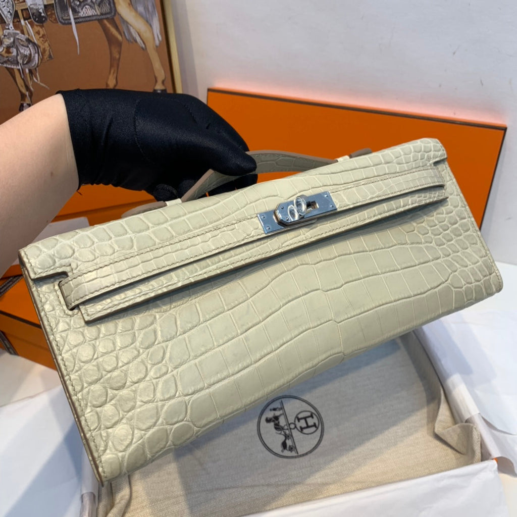 HERMES KELLY CUT 31 IN PEARL GRAY ALLIGATOR LEATHER WITH SILVER HARDWARE