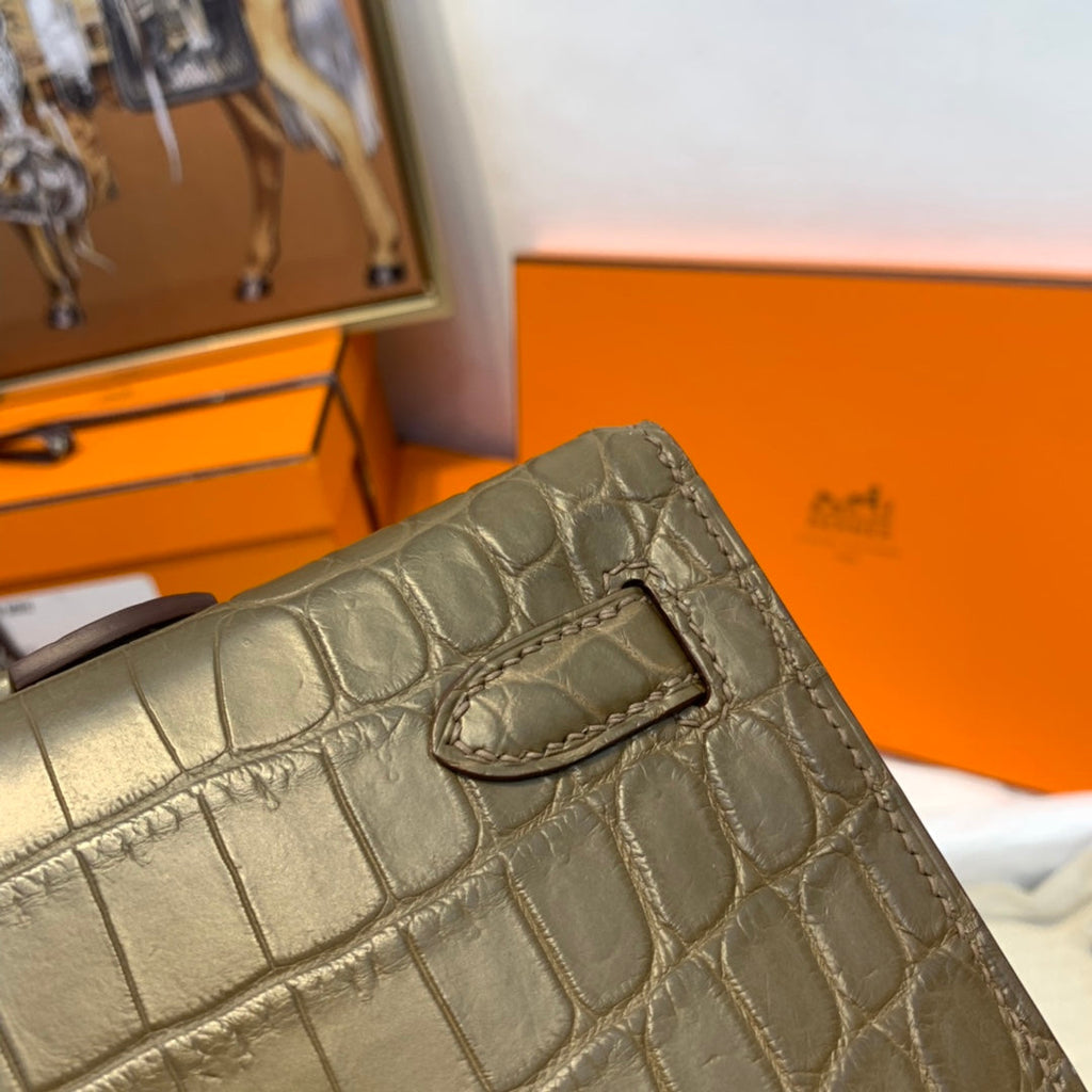 HERMES KELLY CUT 31 IN MOCHA BROWN ALLIGATOR LEATHER WITH GOLD HARDWARE