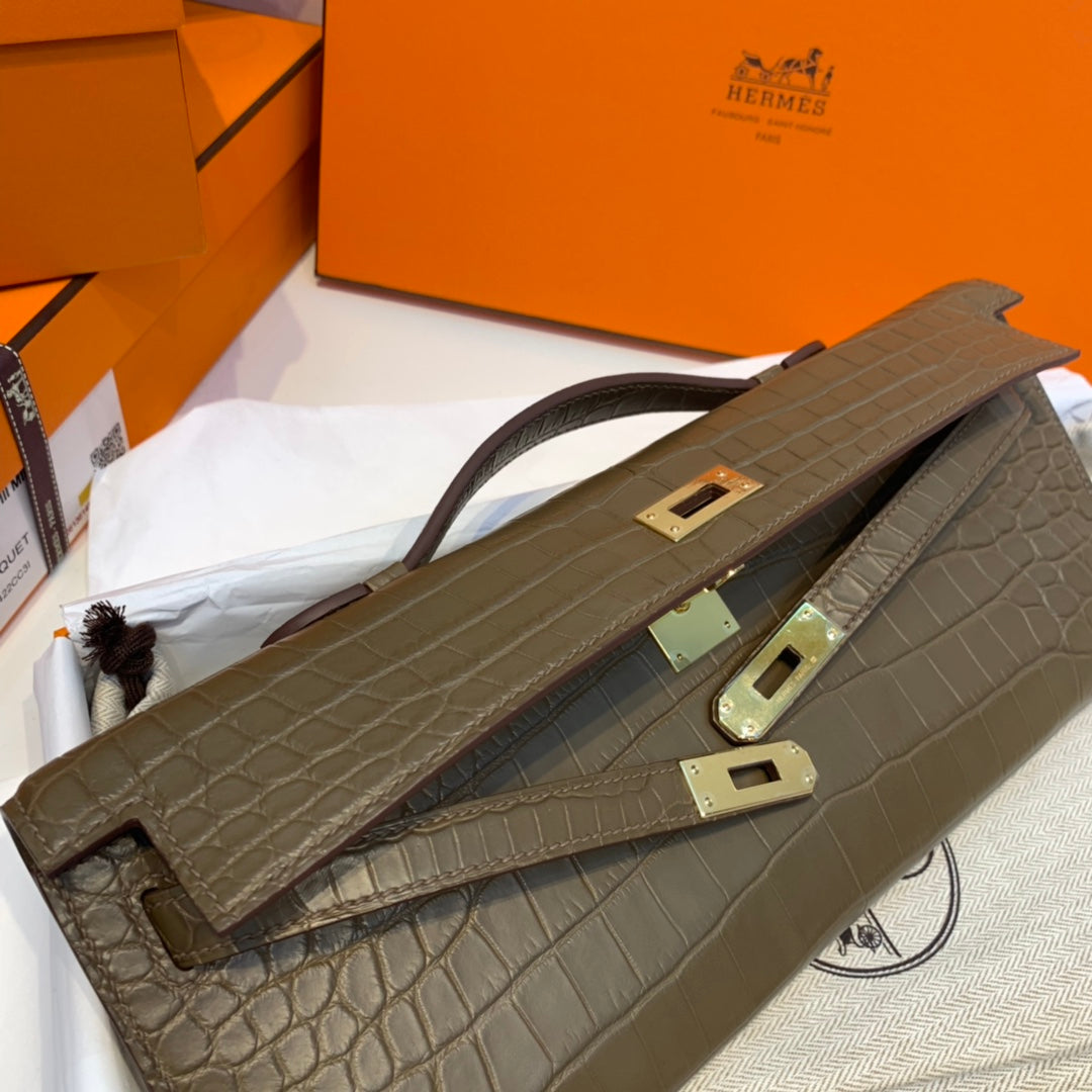 HERMES KELLY CUT 31 IN MOCHA BROWN ALLIGATOR LEATHER WITH GOLD HARDWARE
