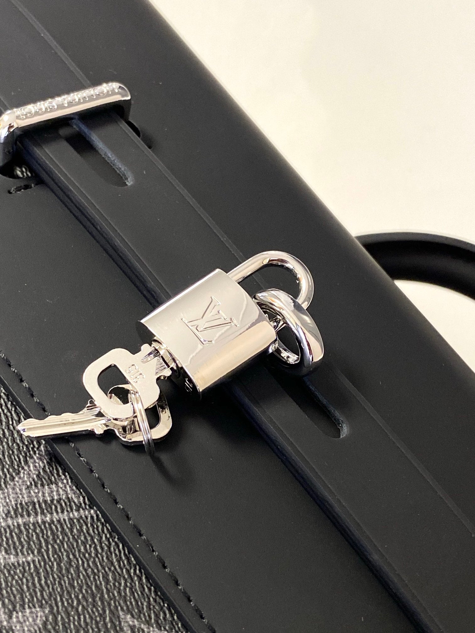 LOUIS VUITTON STEAMER BACKPACK 45 IN GUN METAL MONOGRAM ECLIPSE CANVAS AND BLACK CALFSKIN SILVER BUCKLE