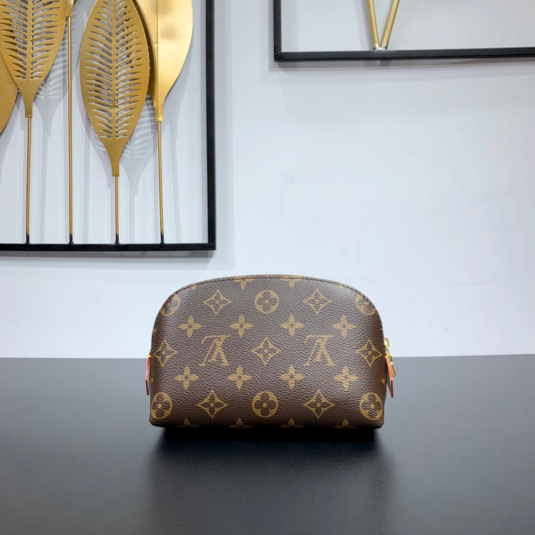 LOUIS VUITTON POCHETTE COSMÉTIQUE PM 19 IN BROWN MONOGRAM CANVAS