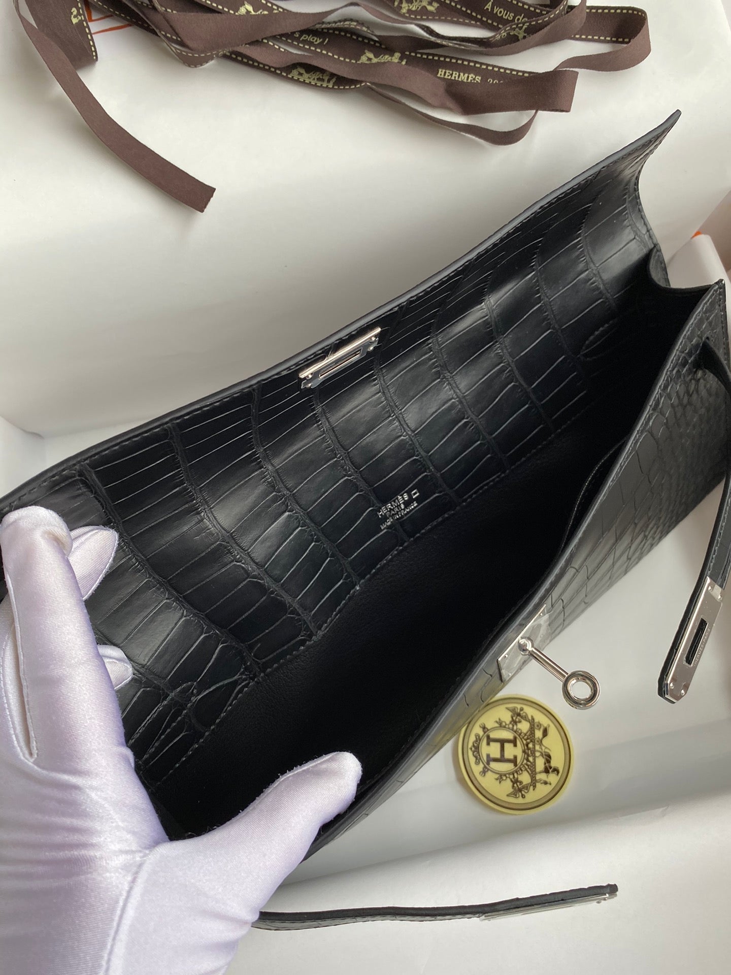 HERMES KELLY CUT 31 IN BLACK ALLIGATOR LEATHER WITH SILVER HARDWARE