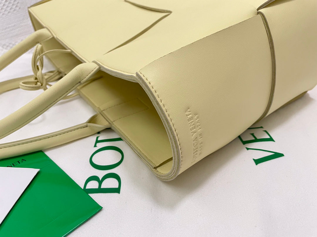 BOTTEGA VENETA SMALL ARCO TOTE 30 IN LIGHT YELLOW LAMBSKIN