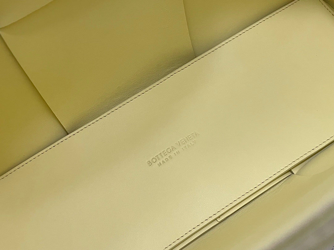 BOTTEGA VENETA SMALL ARCO TOTE 30 IN LIGHT YELLOW LAMBSKIN