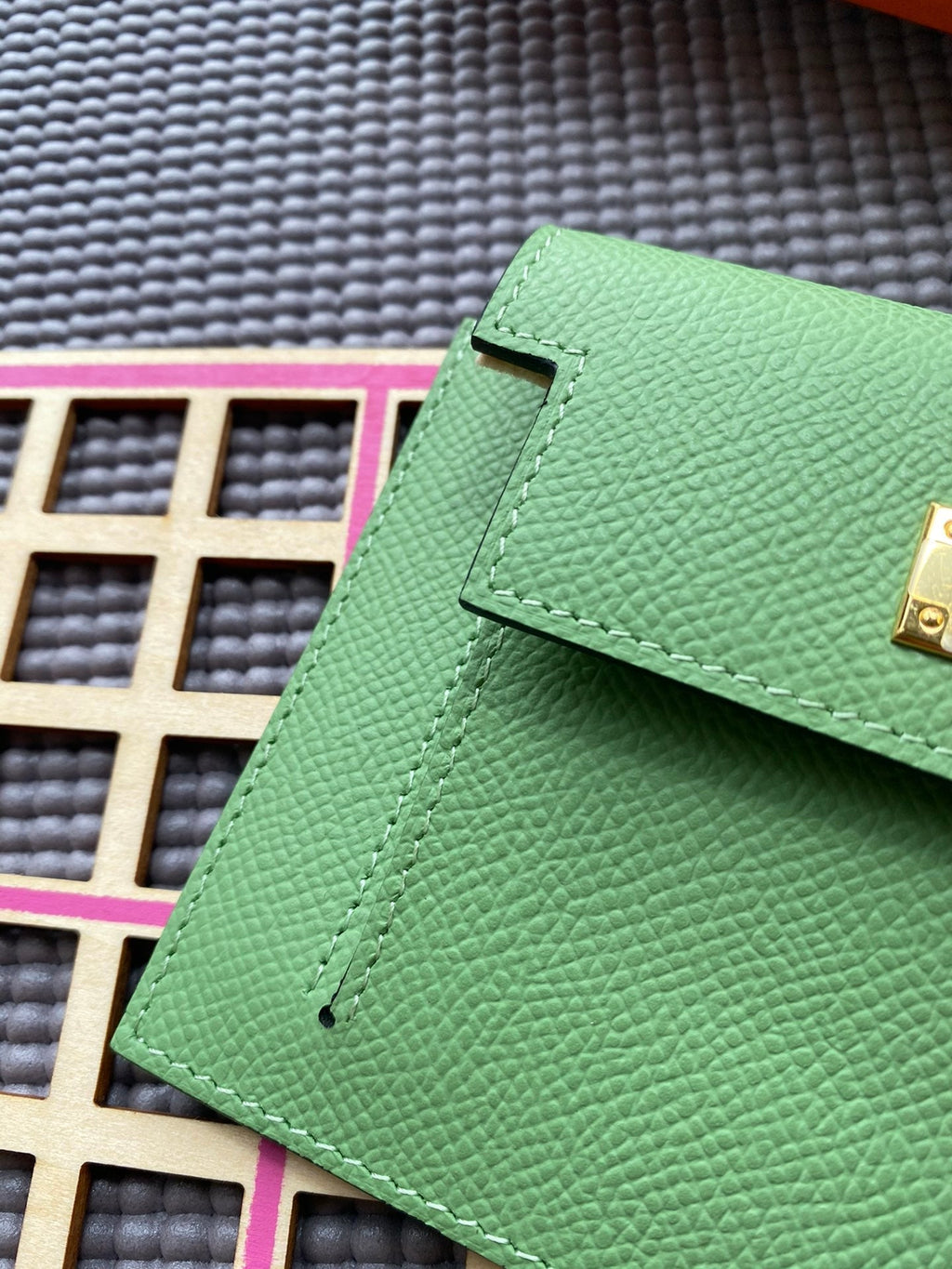 HERMES Kelly Pocket 13.5 Green Epsom Ghw