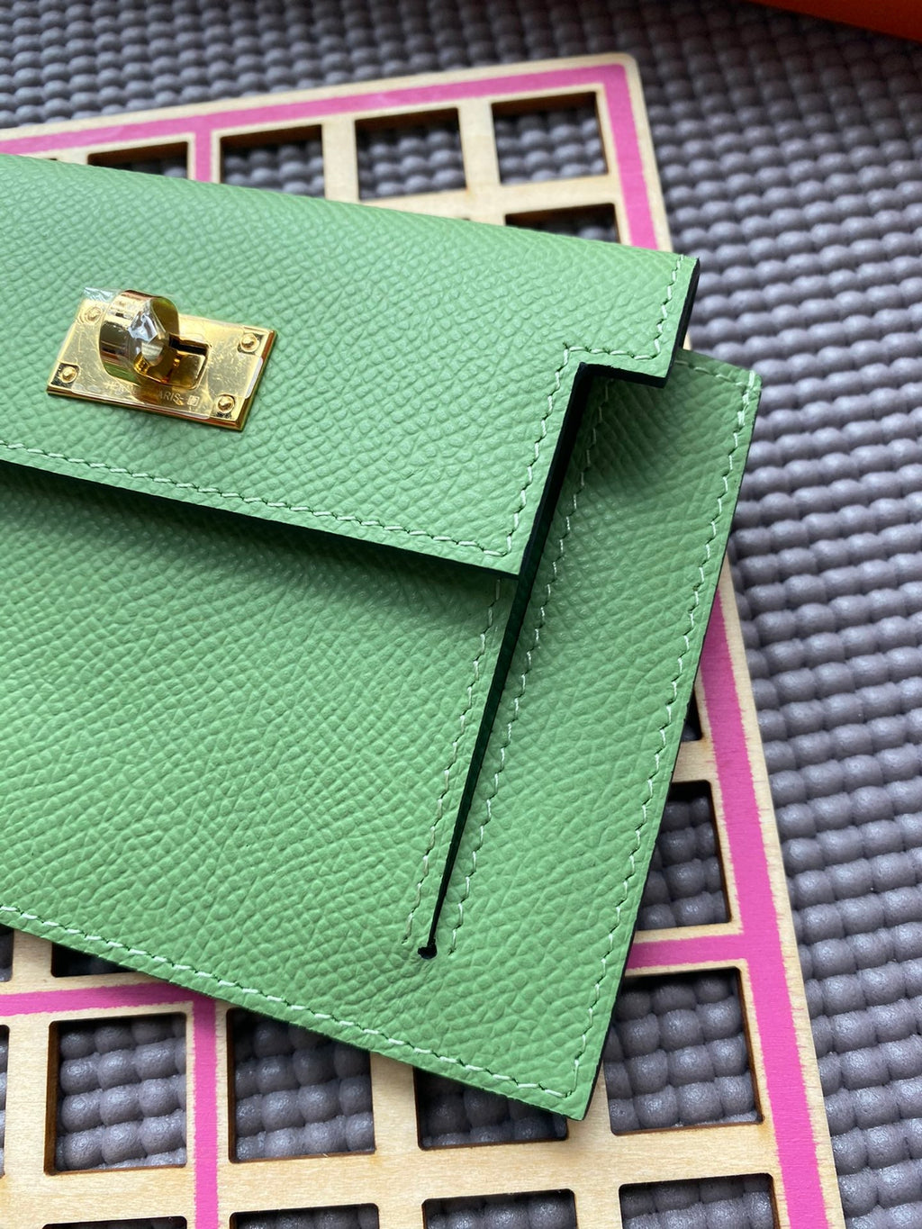 HERMES Kelly Pocket 13.5 Green Epsom Ghw