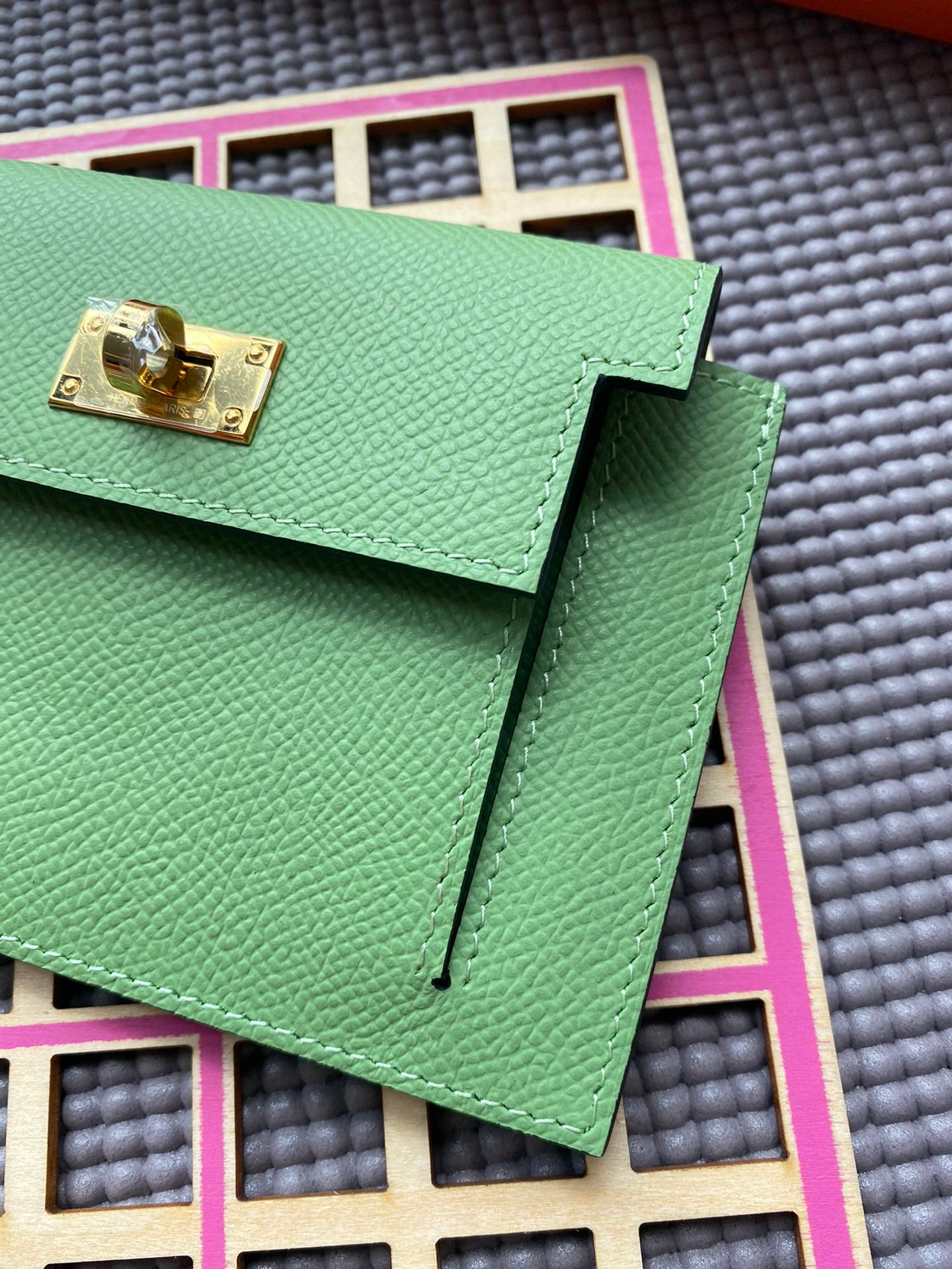 HERMES Kelly Pocket 13.5 Green Epsom Ghw
