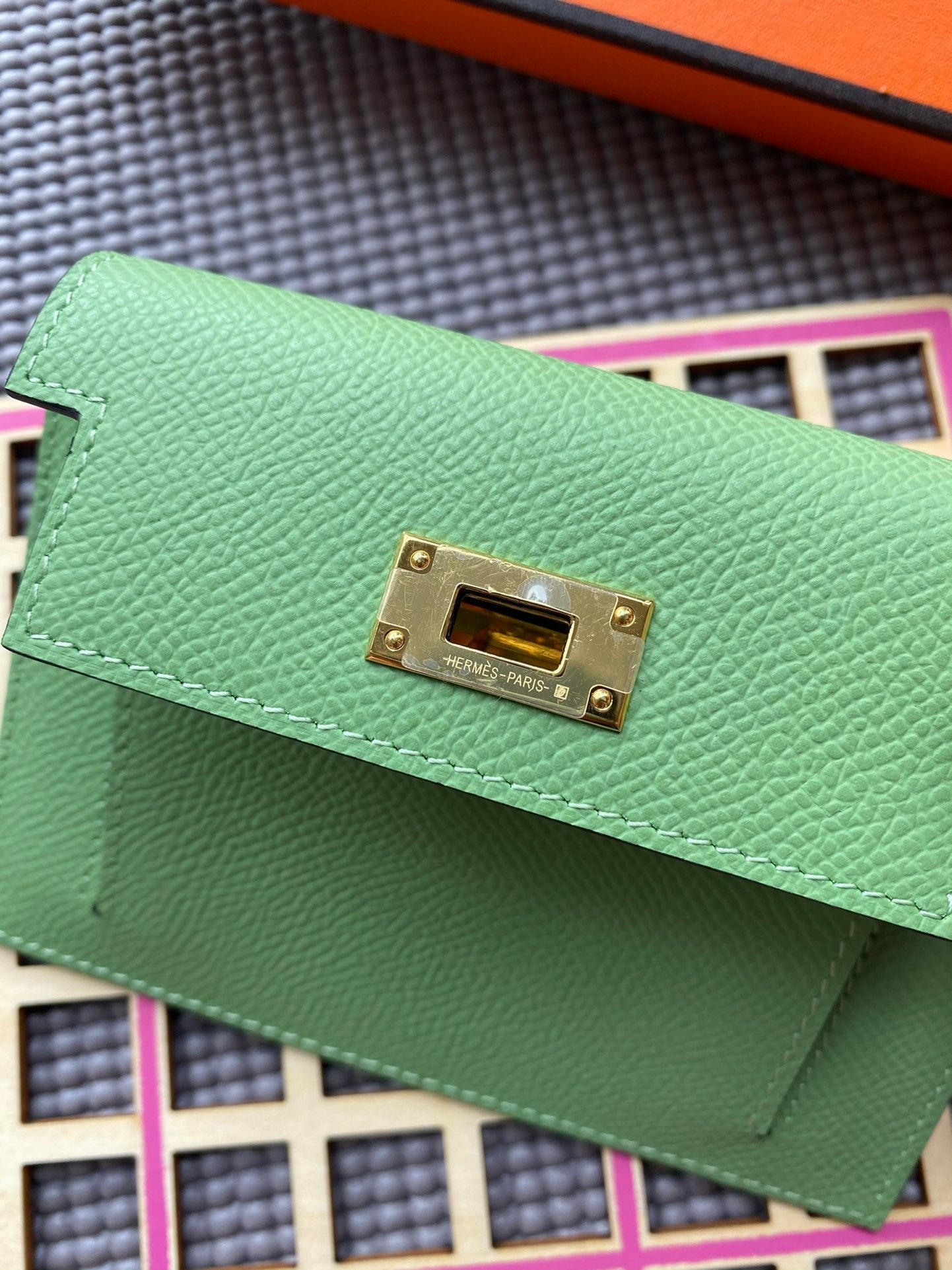 HERMES Kelly Pocket 13.5 Green Epsom Ghw