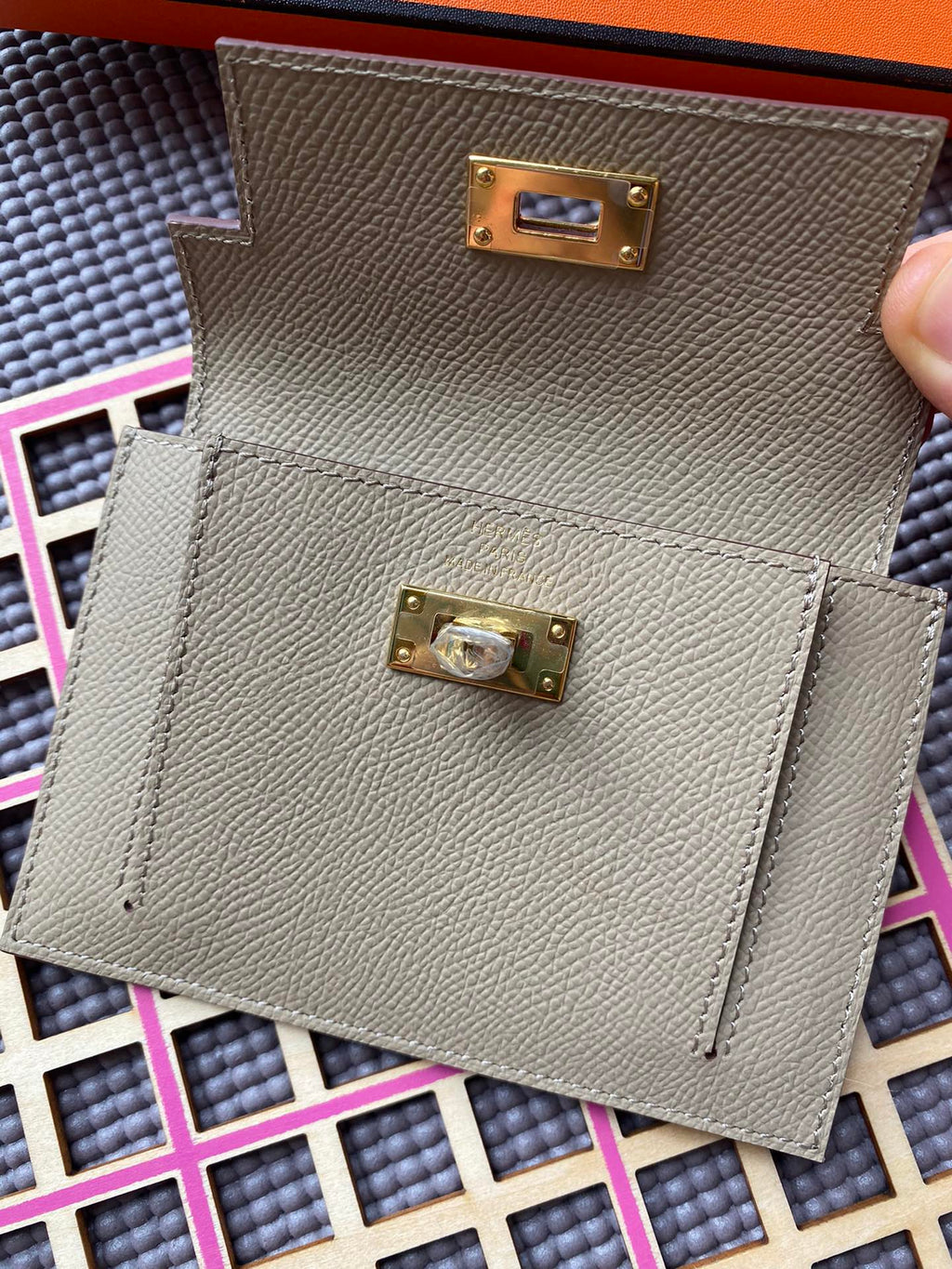 HERMES Kelly Pocket 13.5 Light Brown Epsom Ghw