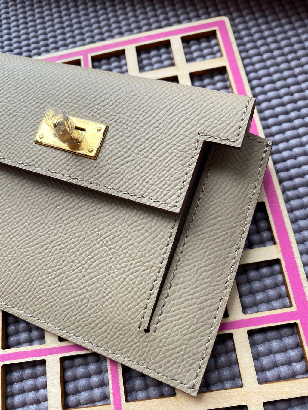 HERMES Kelly Pocket 13.5 Light Brown Epsom Ghw
