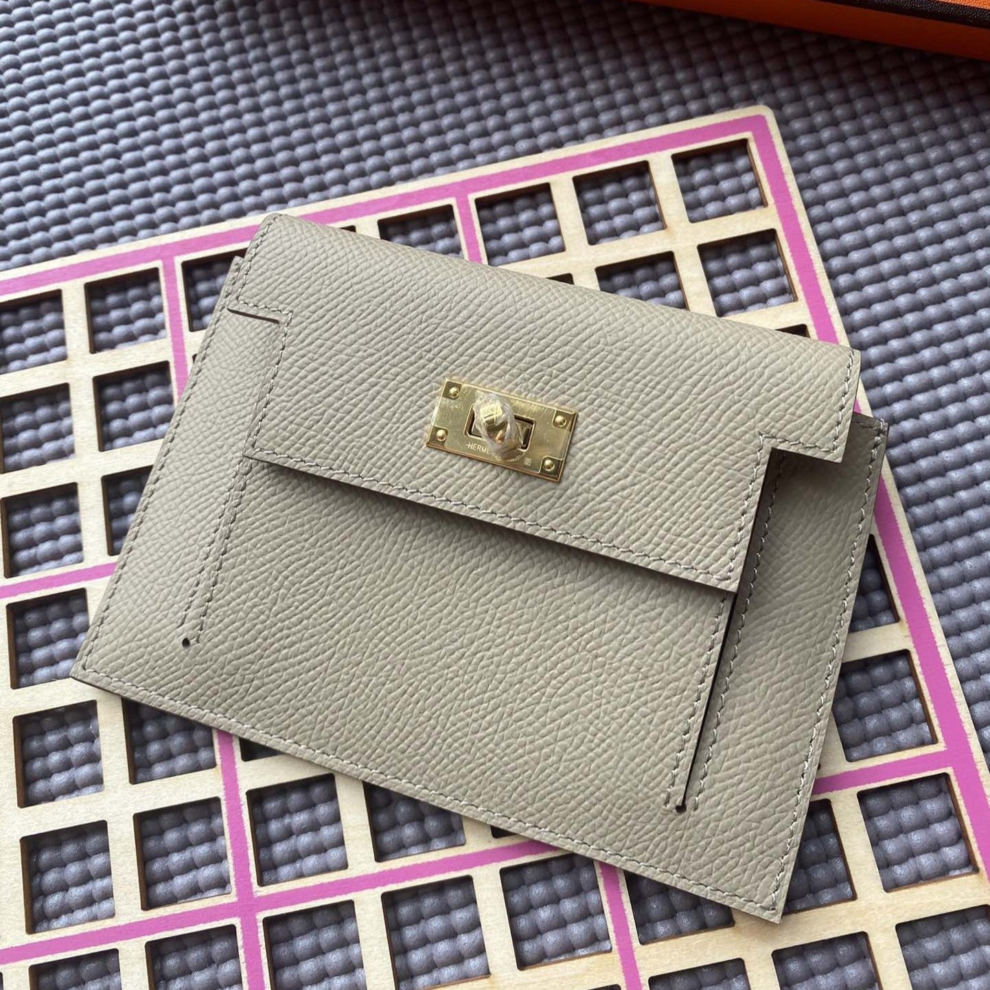 HERMES Kelly Pocket 13.5 Light Brown Epsom Ghw