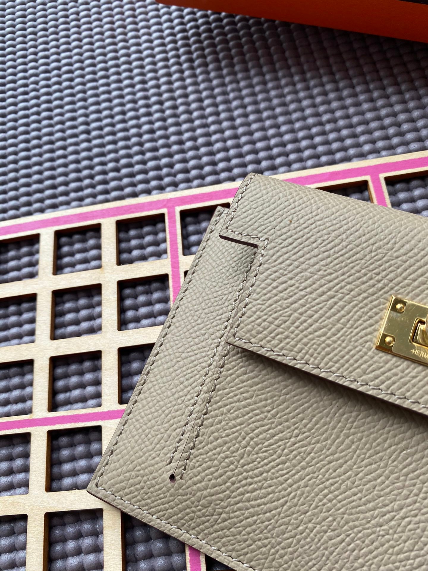HERMES Kelly Pocket 13.5 Light Brown Epsom Ghw
