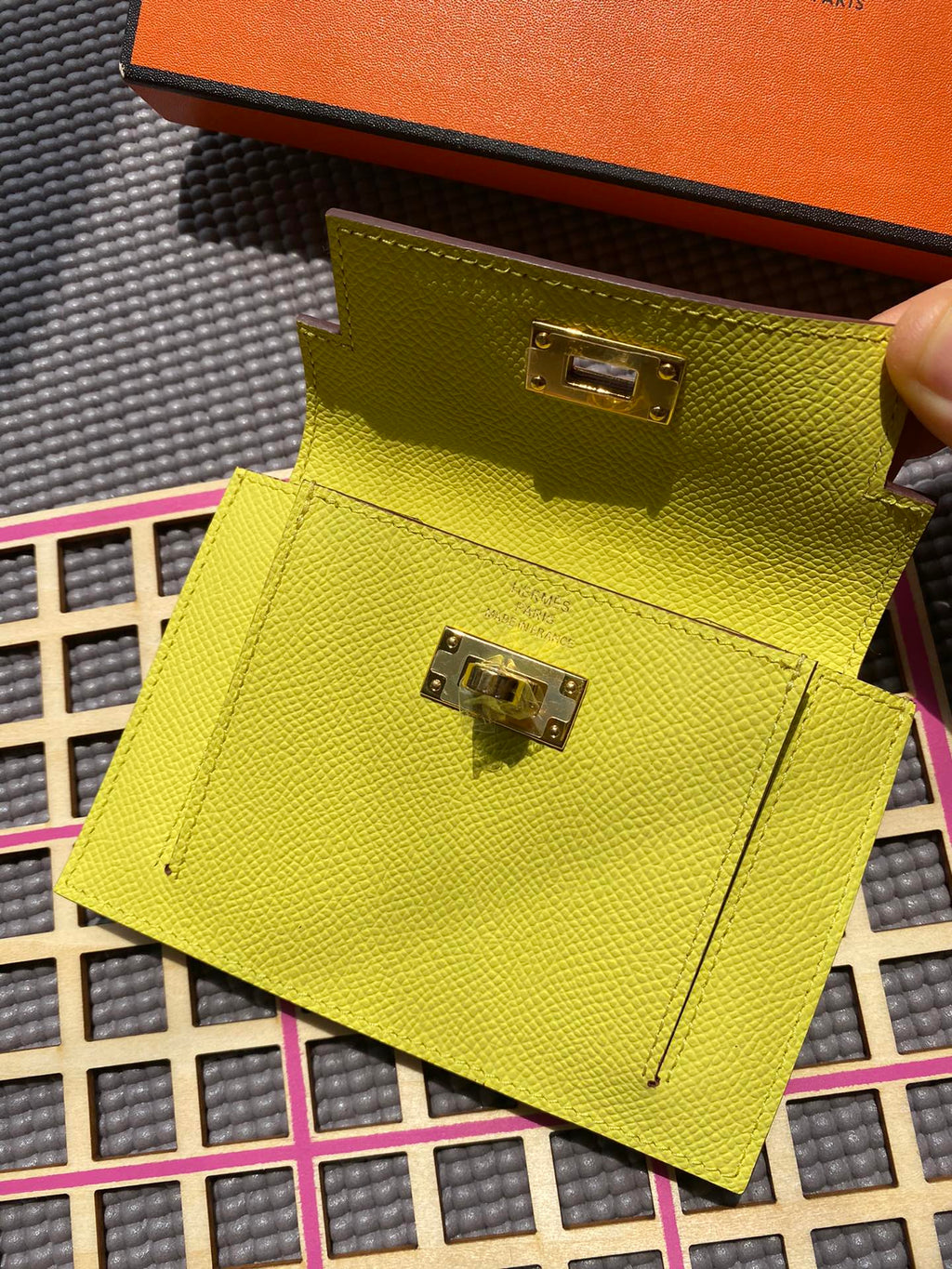 HERMES Kelly Pocket 13.5 Lime Epsom Ghw
