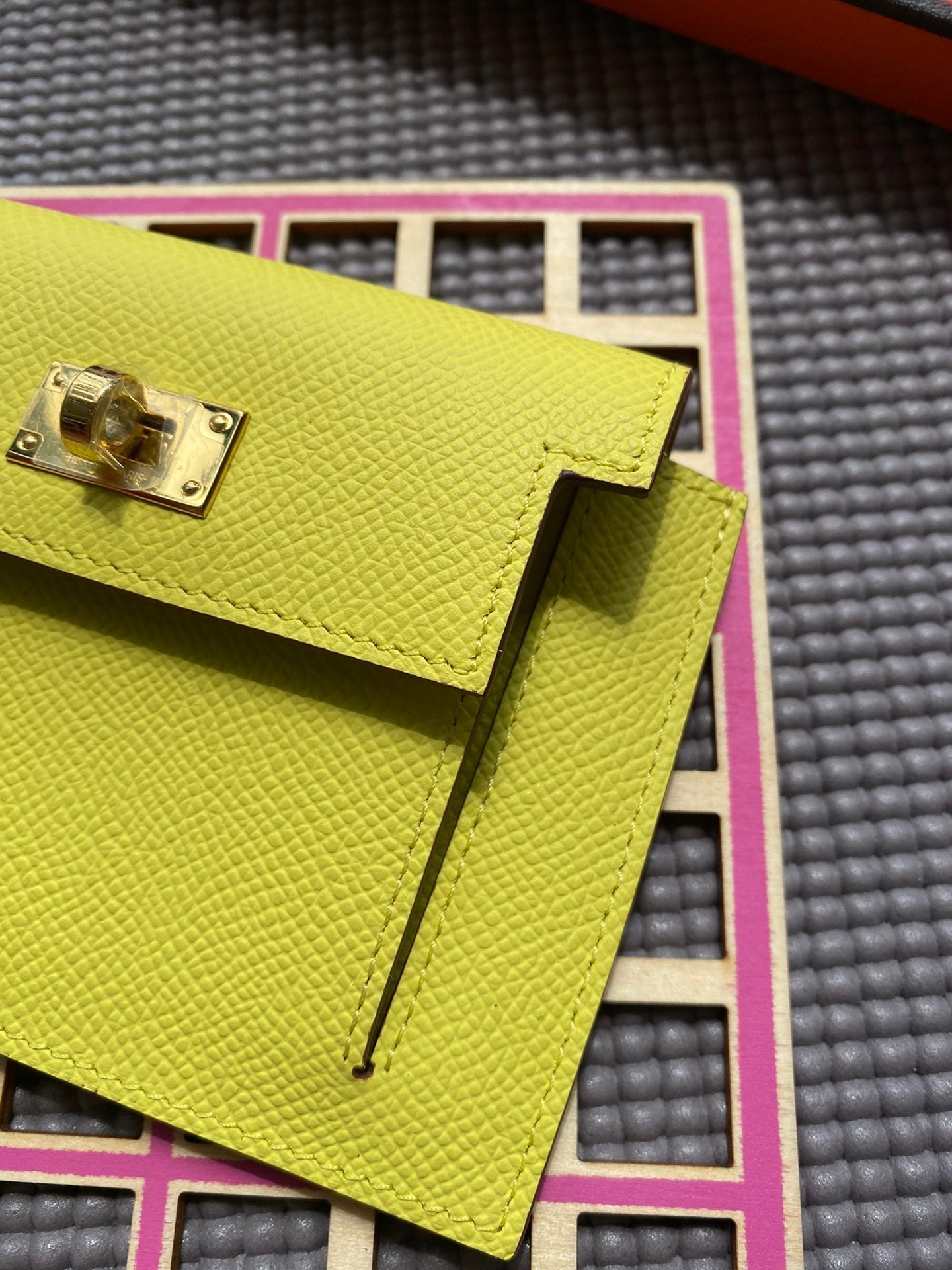 HERMES Kelly Pocket 13.5 Lime Epsom Ghw