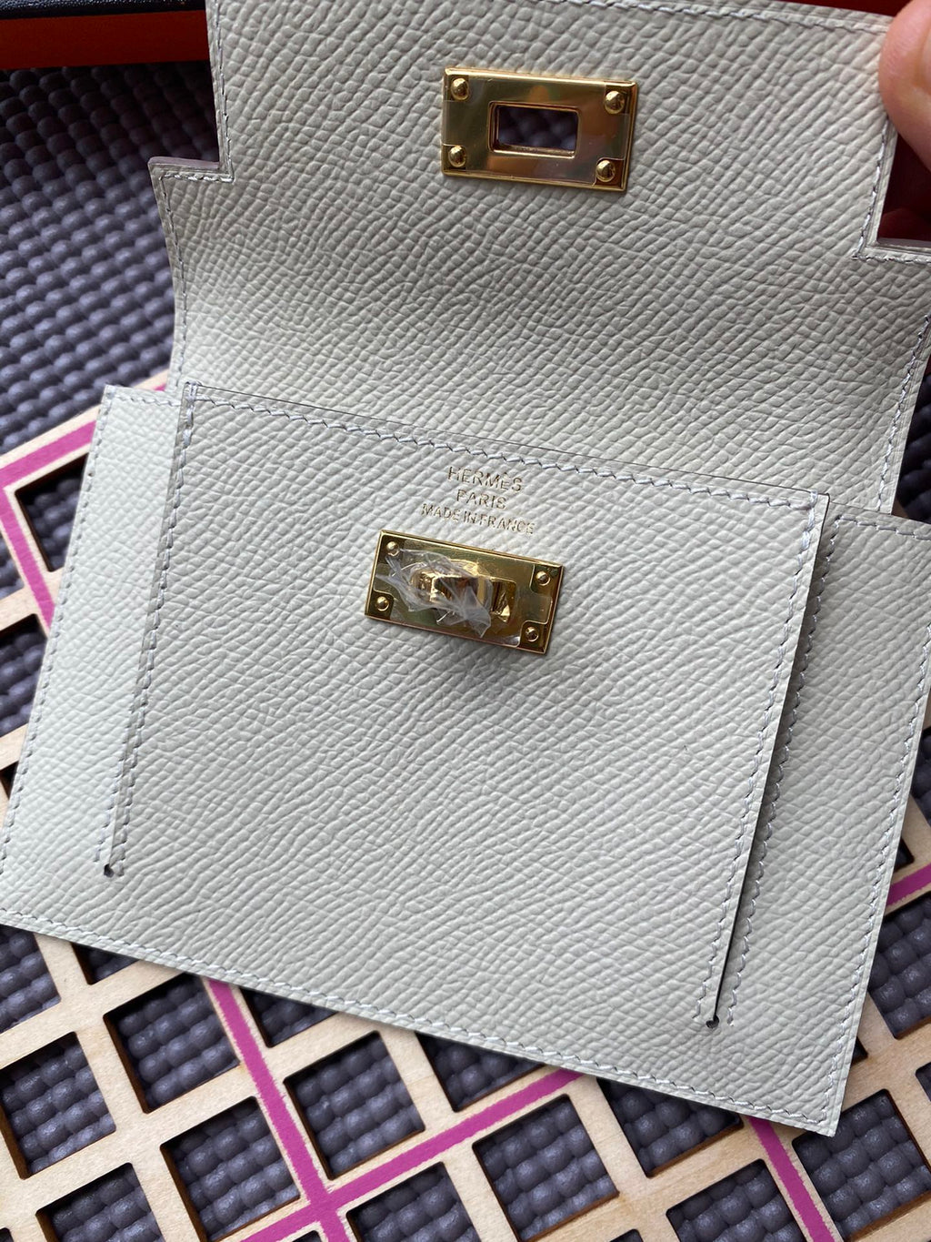HERMES Kelly Pocket 13.5 White Epsom Ghw