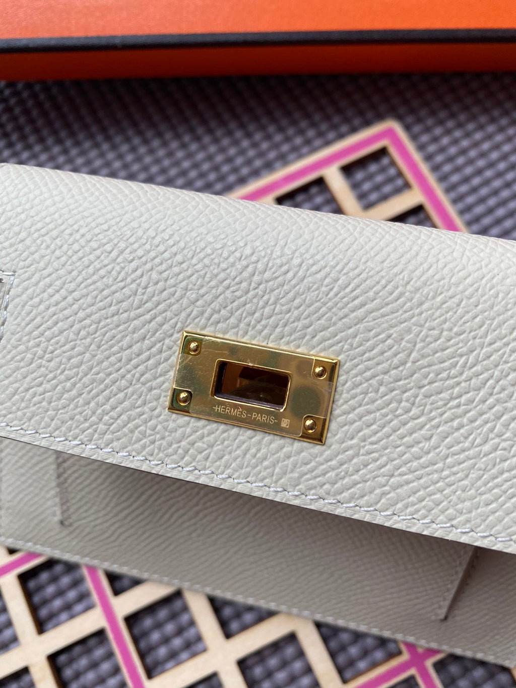 HERMES Kelly Pocket 13.5 White Epsom Ghw