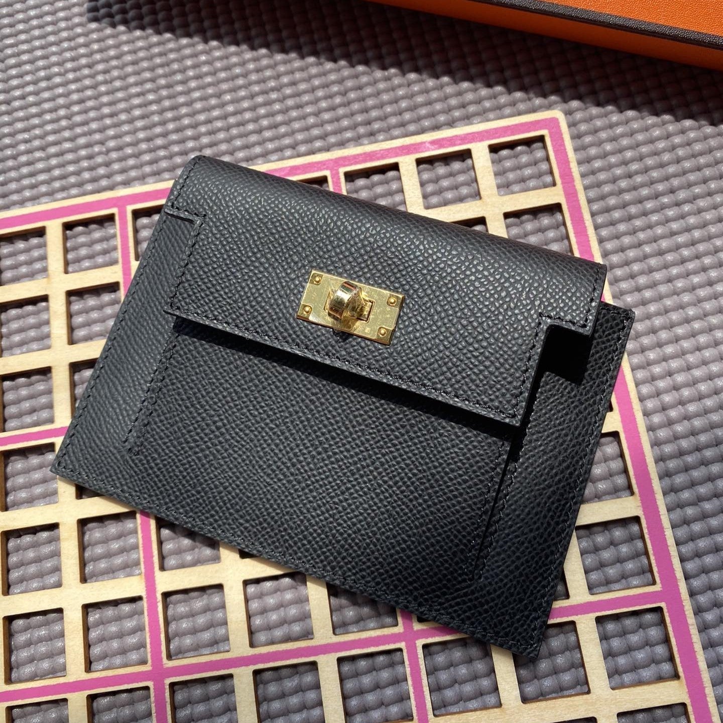 HERMES Kelly Pocket 13.5 Black Epsom Ghw