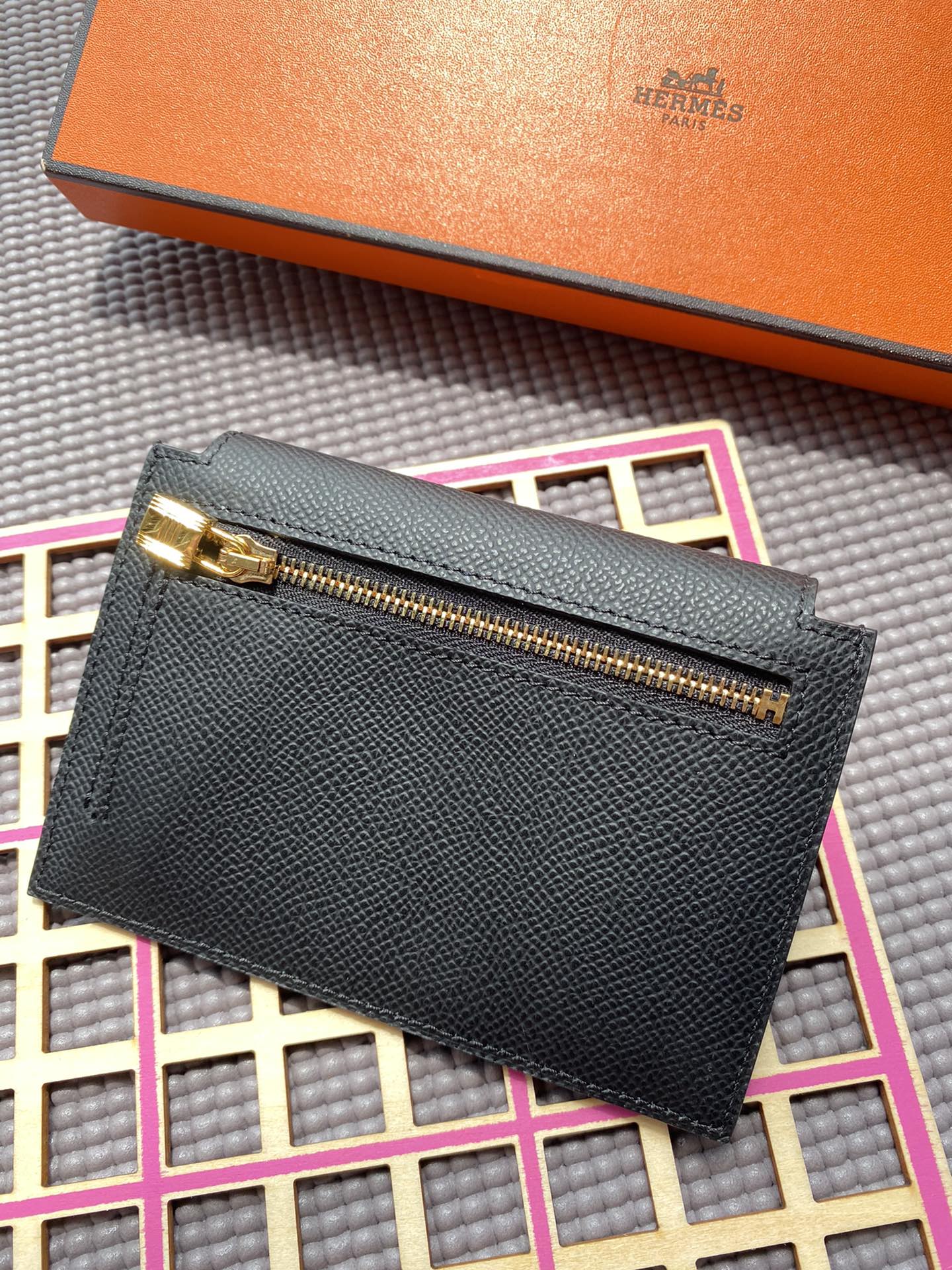 HERMES Kelly Pocket 13.5 Black Epsom Ghw