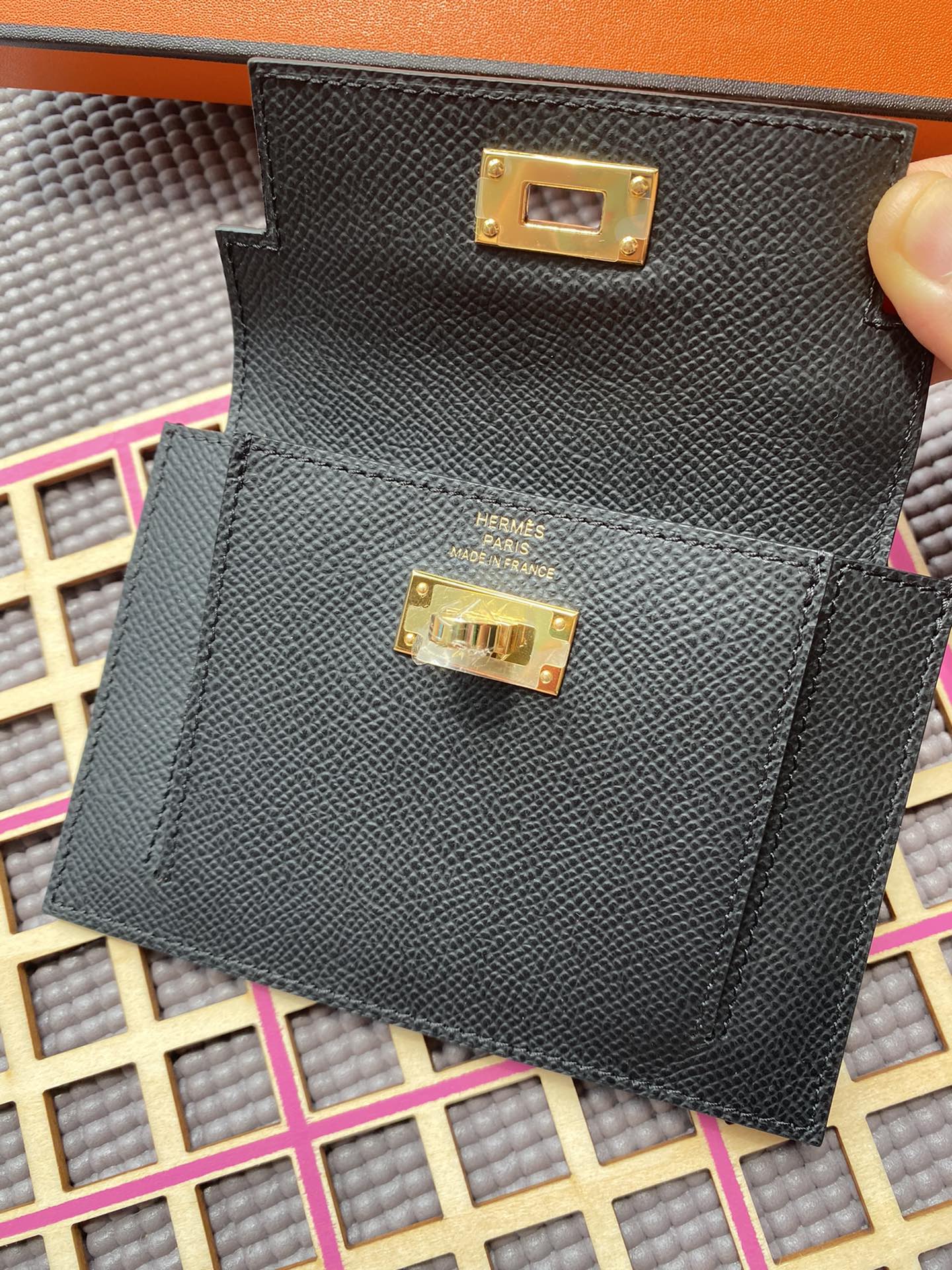 HERMES Kelly Pocket 13.5 Black Epsom Ghw