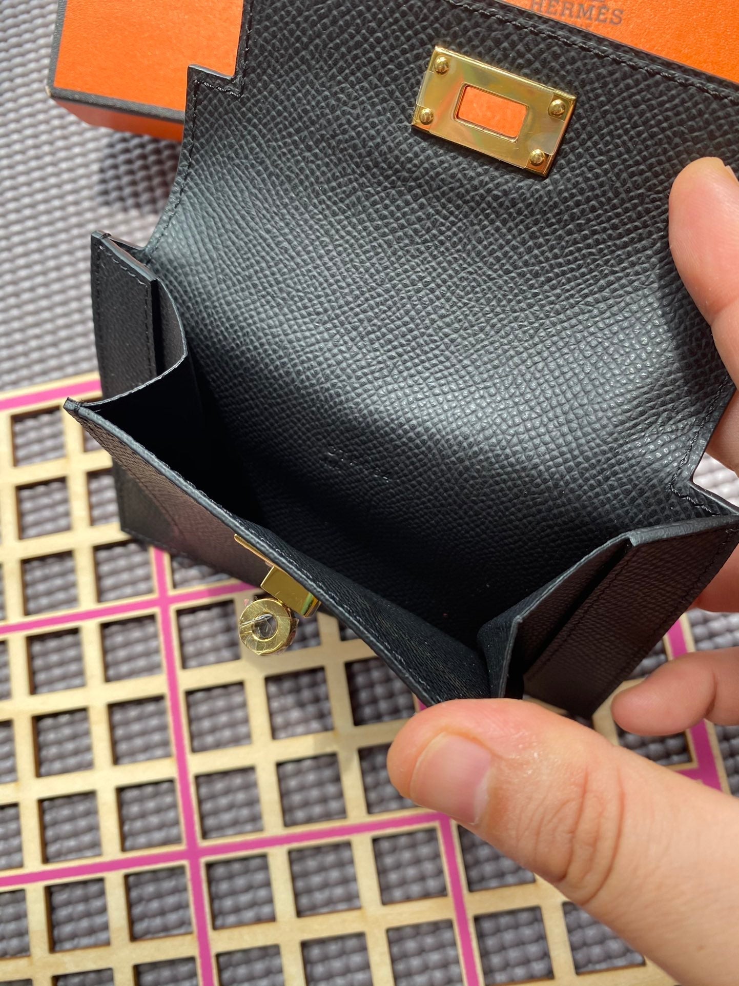 HERMES Kelly Pocket 13.5 Black Epsom Ghw