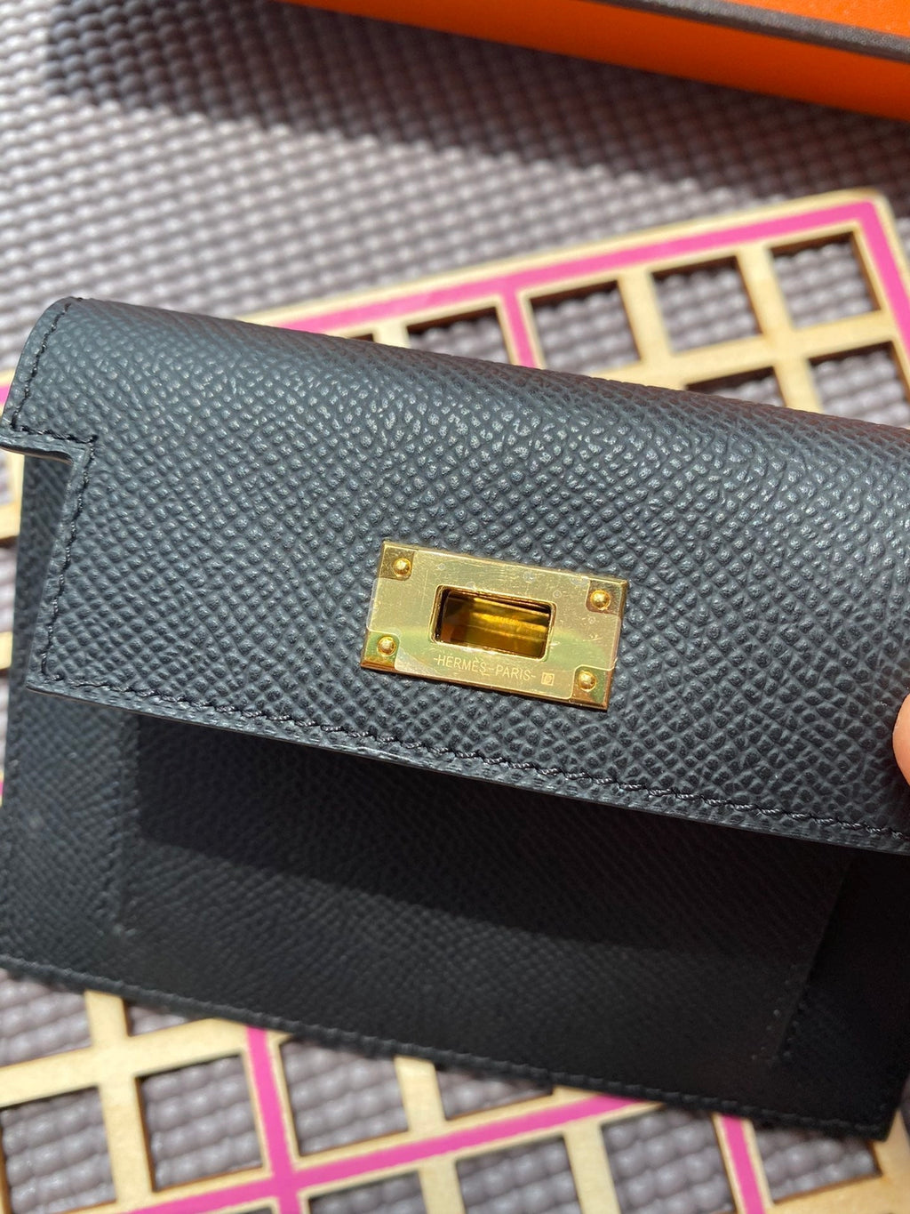 HERMES Kelly Pocket 13.5 Black Epsom Ghw