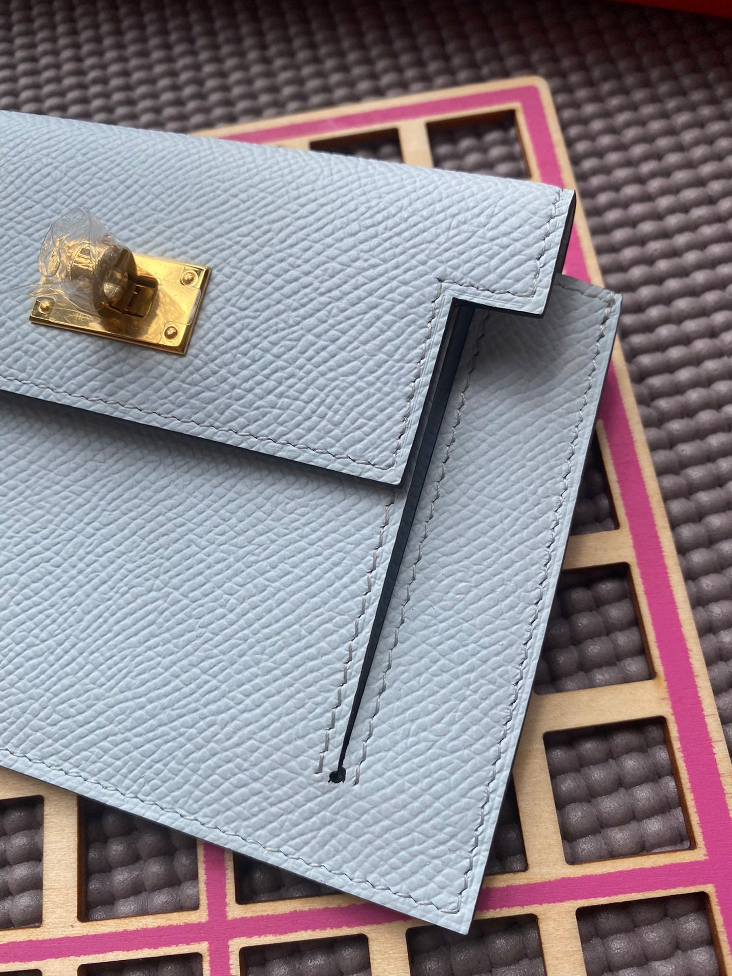 HERMES Kelly Pocket 13.5 Light Grey Epsom Ghw