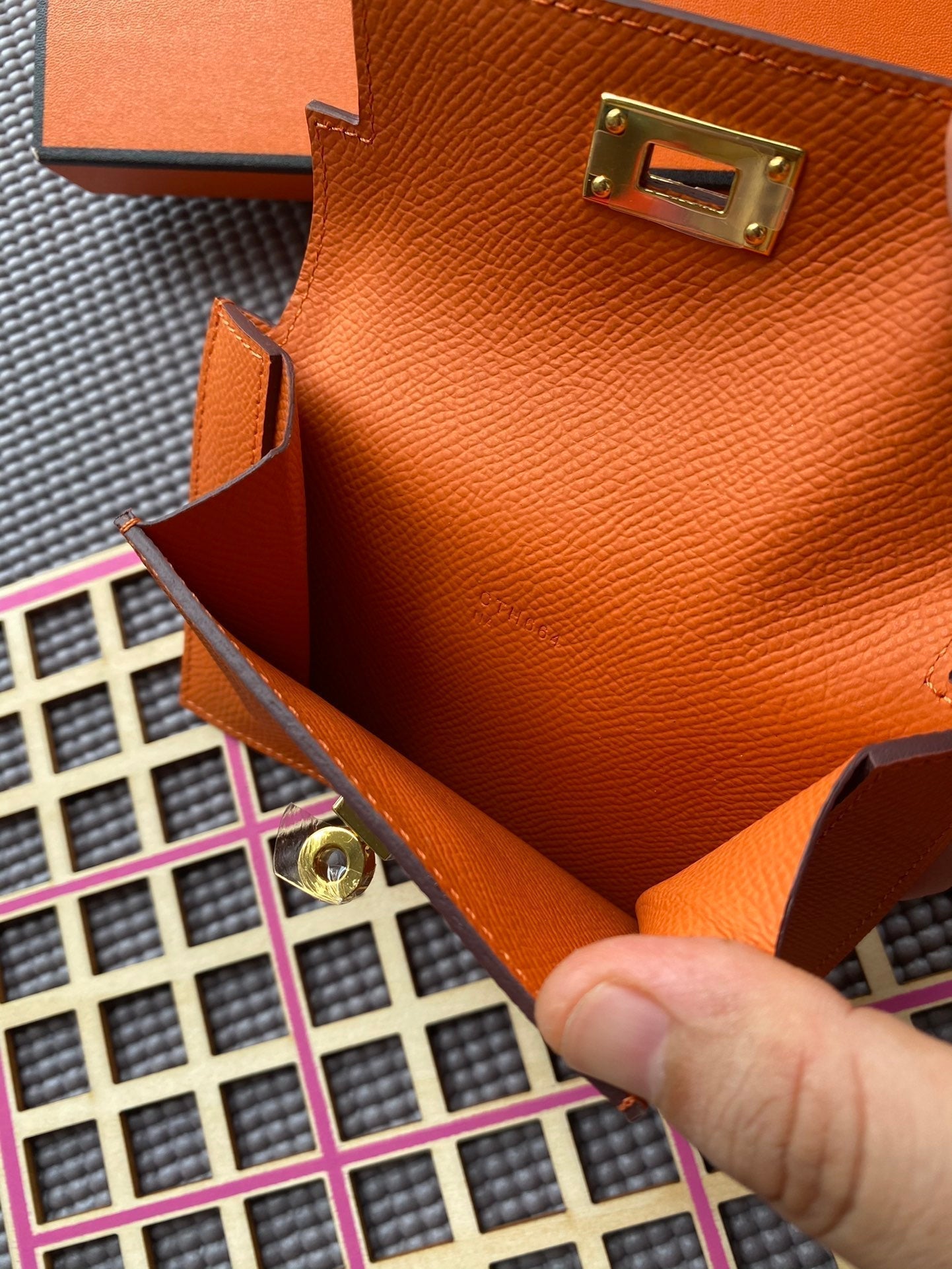 HERMES Kelly Pocket 13.5 Orange Epsom Ghw
