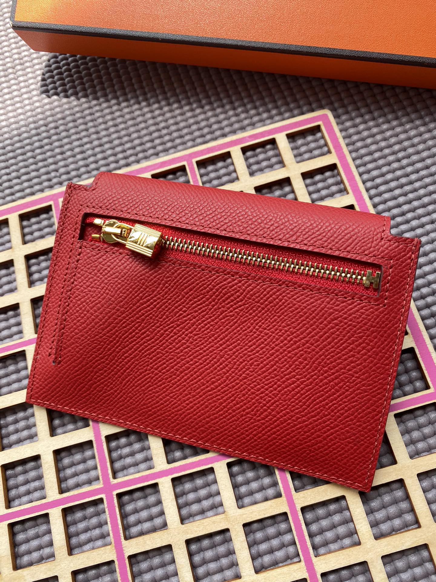 HERMES Kelly Pocket 13.5 Red Epsom Ghw