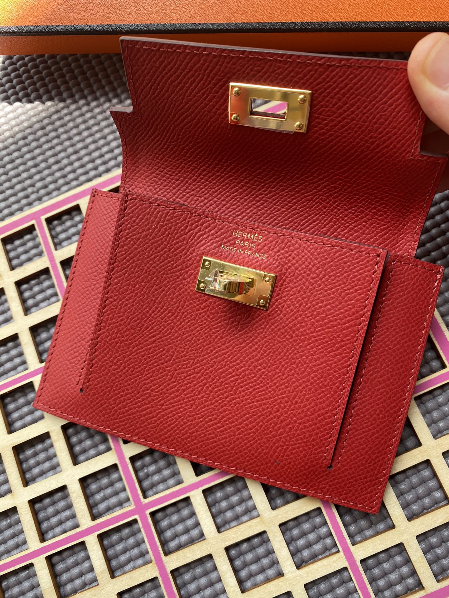 HERMES Kelly Pocket 13.5 Red Epsom Ghw