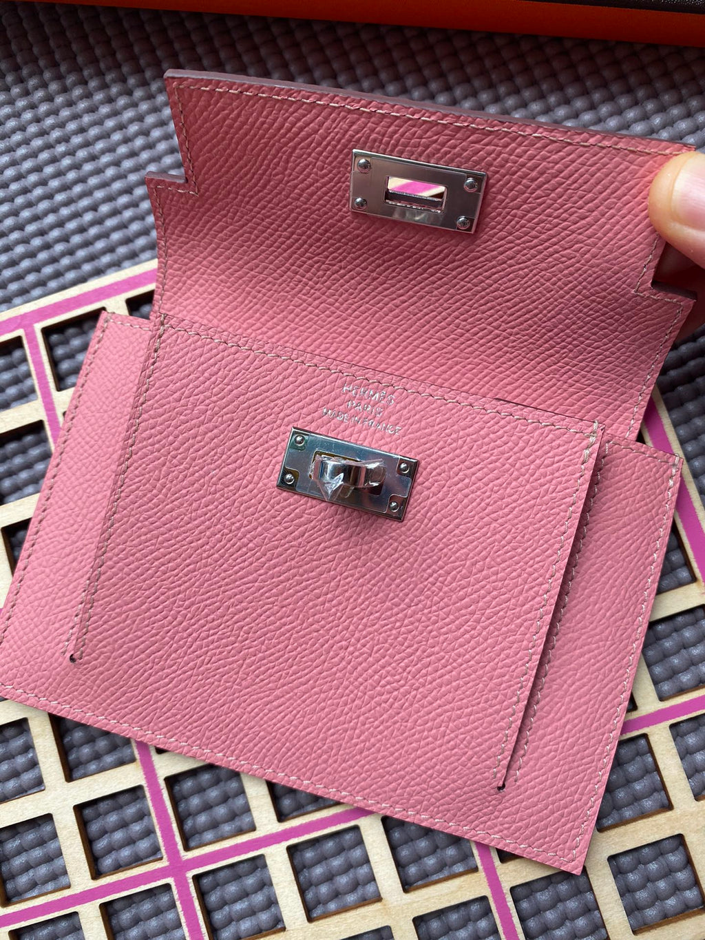 HERMES Kelly Pocket 13.5 Pink Epsom Shw